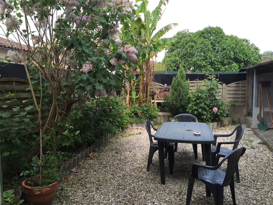 Le jardin à l'abris de la Bastide