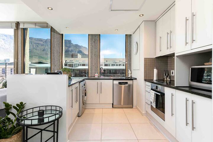 #1103 Cartwright – Oasis on Adderley gallery image 3