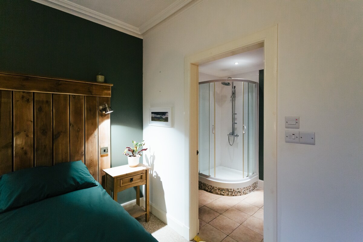 Master bedroom with en suite bathroom