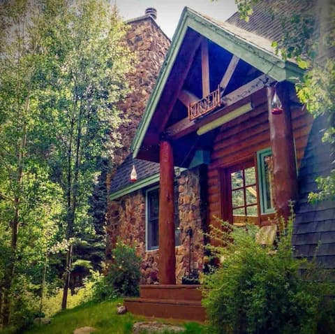 Cabin on Fall River- Cozy Streamside Cabin