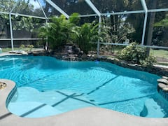 Pool+Oasis+home+with+Extra+large+fenced+in+yard.