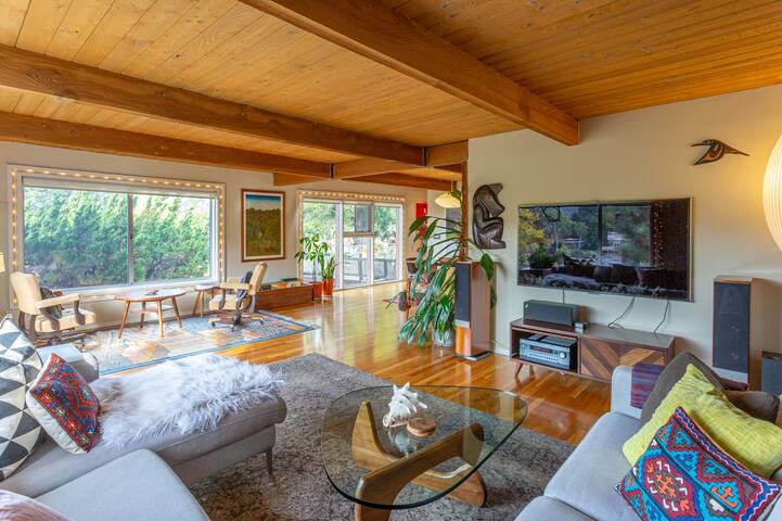 Studio City Hills Home – Calming Escape w/ Tranquil Views