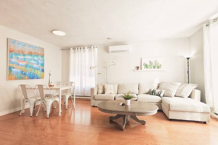 Bonny’s Apt | Close to Magic Mountain & Lots Food! gallery image 2