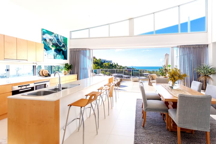 Airlie Beach Ocean view Penthouse with pool
