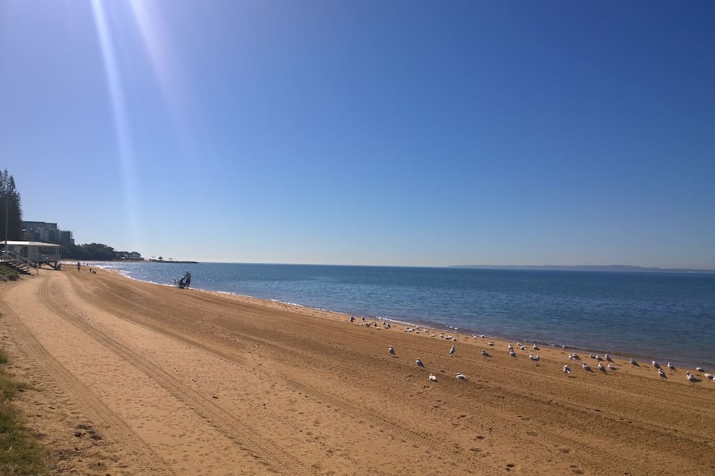Stroll along the sandy beach to cafes for coffee, a meal or local attractions