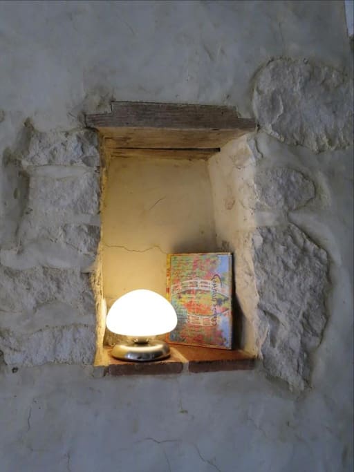 Le livre d'or dans une"niche" de pierre