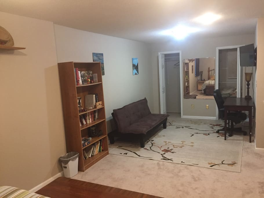 Futon that pulls out to a twin size sleeper and a queen size air mattress is available. Roku TV, dressing mirror, desk (wireless internet available), 2 closets for storage and a book shelf with a variety of reading selections and a few games.