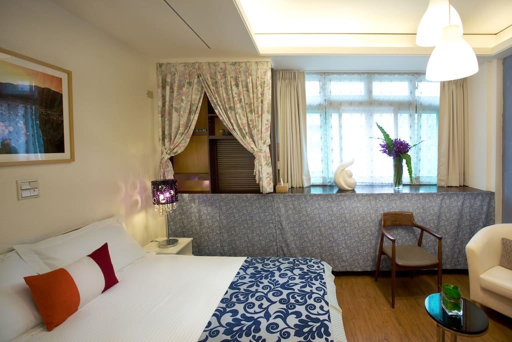 View from the bedroom door
另一个角落看主卧室