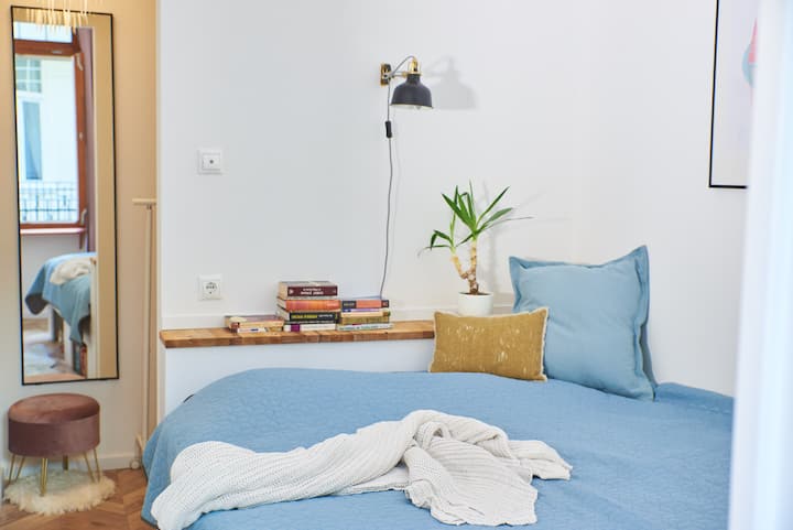 חדר שינה וארון בגדים