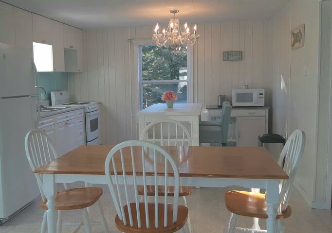 Beautiful cozy cottage few minutes walk to beach gallery image 4