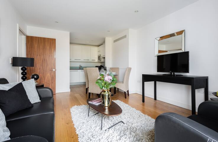 Modern Family Flat close to Victoria Station gallery image 5