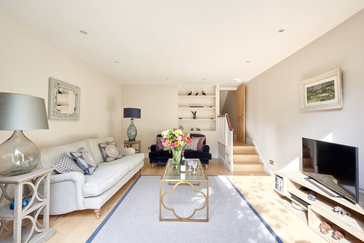 LUXURY BELGRAVIA HOUSE gallery image 2