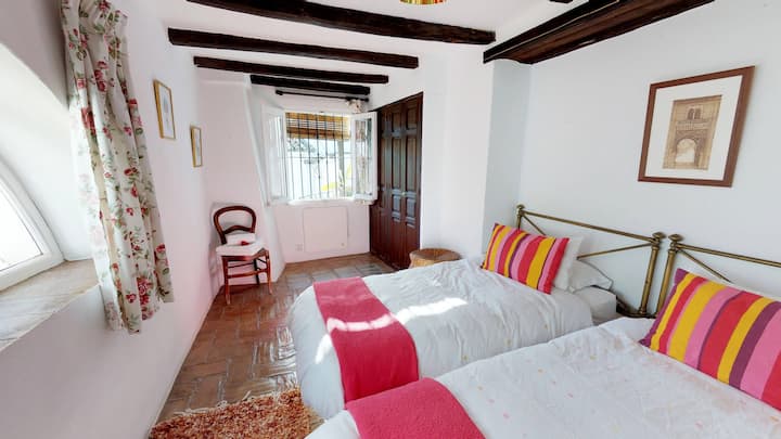 chumba cha kulala cha watu wawili ghorofani