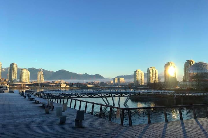 1br Olympic Village Suite, Along Stunning Seawall! - Vancouver