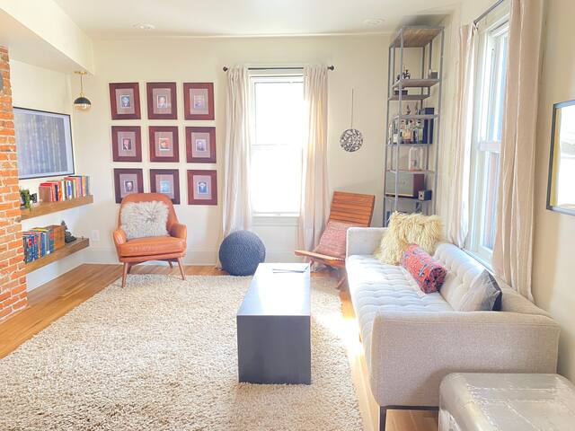 Huge house in the BEST location (99 walk score!) gallery image 3