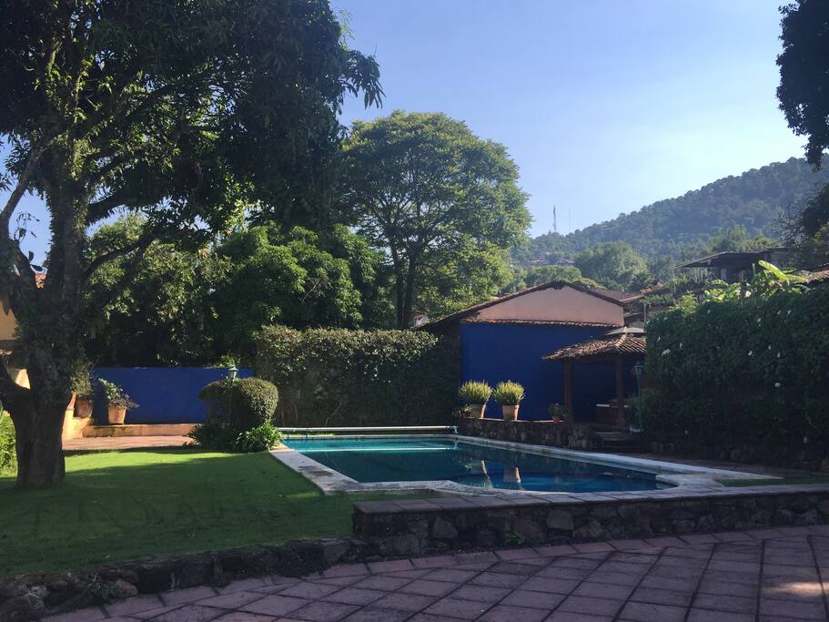 Alberca comunal a temperatura ambiente
