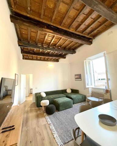 Aphrodite Apartment Piazza Venezia gallery image 3