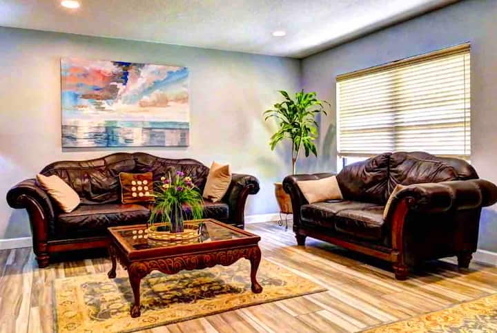 Tropical Pool Oasis - Titusville, FL