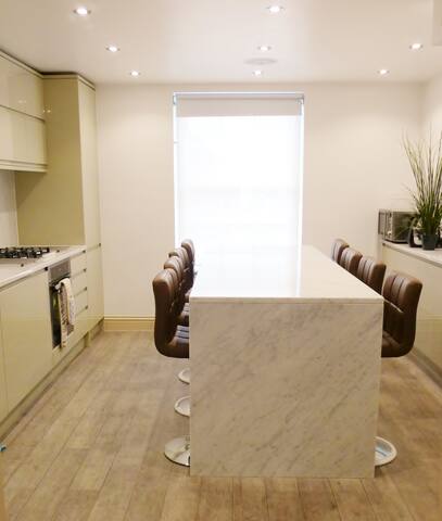Luxury 3bed 3bath AC HollandPk/NottHill/Kensington gallery image 5
