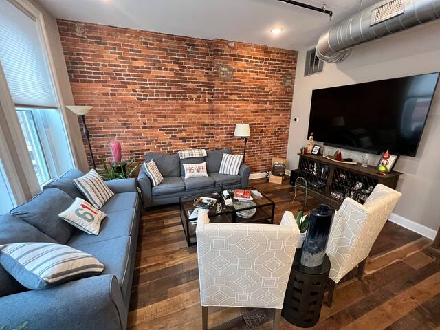 Downtown Penthouse | Broadway | Printer’s Alley gallery image 5