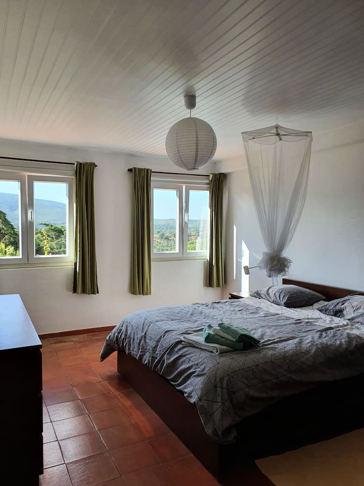 غرفة النوم 2 (الطابق الأول)