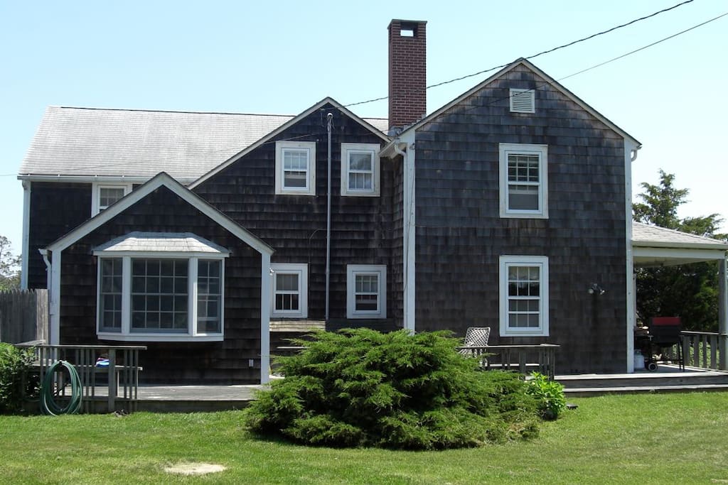The house from the west, kitchen on left, Guest suite on right