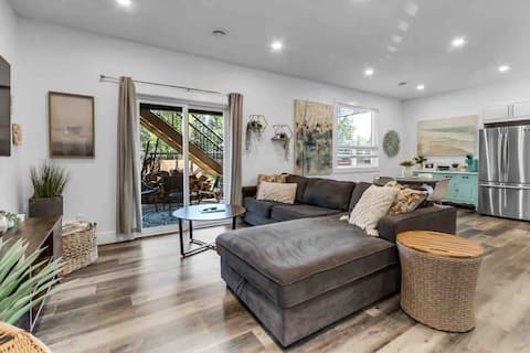 Top performing Airbnb: Hank’s House Dogs welcome, w/patio, private, yard in Prince George