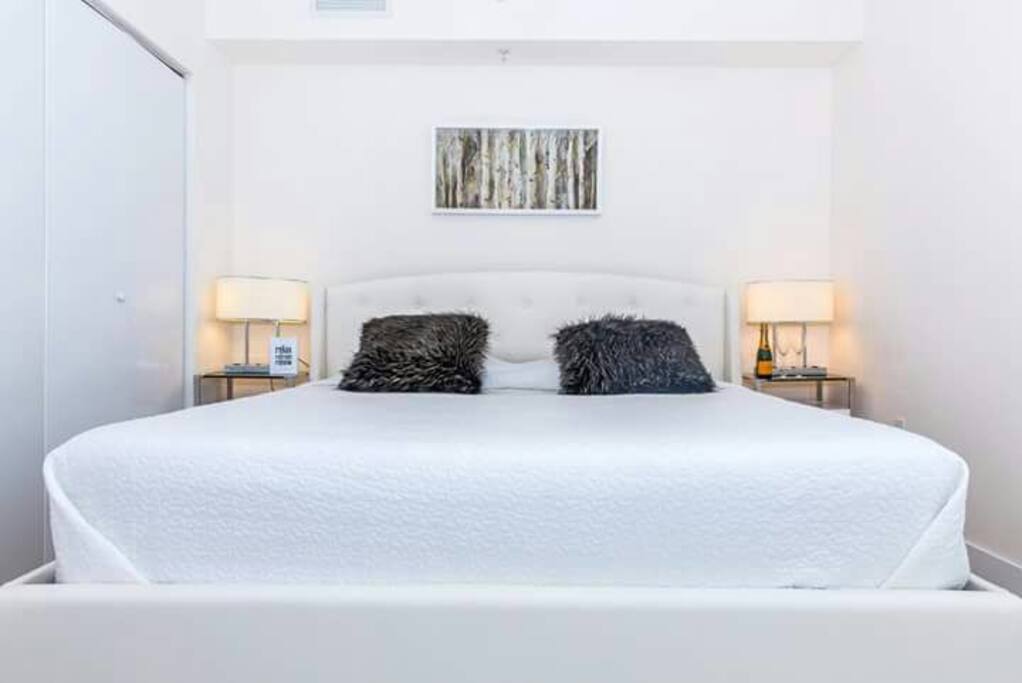 King Size Bed with Memory Foam Pillow Top Orthopedic Mattress