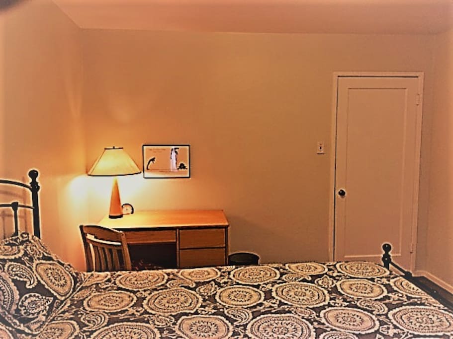 Guest room work desk