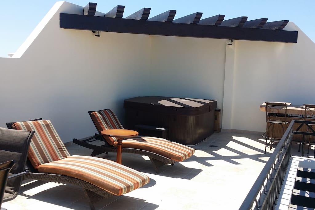 Your spacious, private rooftop deck has dining table, 4 chaise lounges, bar and jacuzzi.