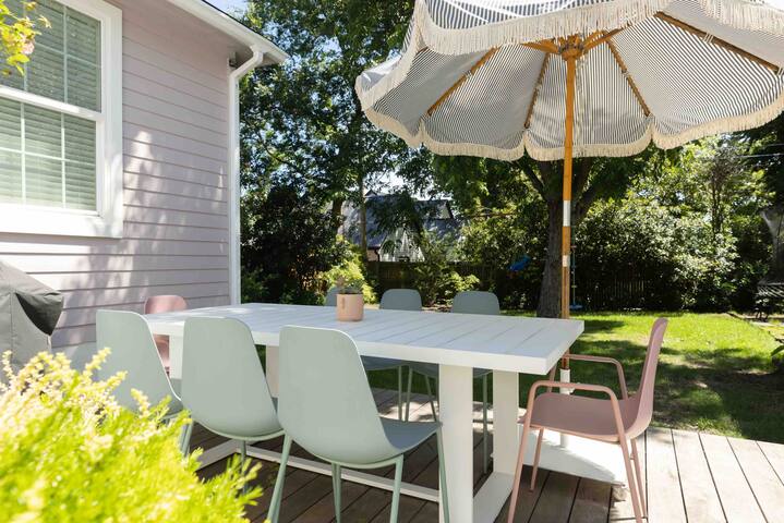 Saltwater Pool + Hot Tub – Ideal Location gallery image 4