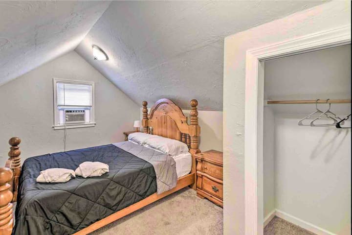 ¡El aire acondicionado central y el aire acondicionado de la ventana hacen que este espacio sea aún más cómodo en verano!