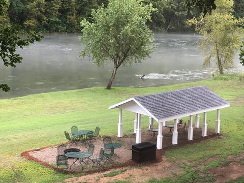 Kings Landing on theWhite River: Fish & Kayak
