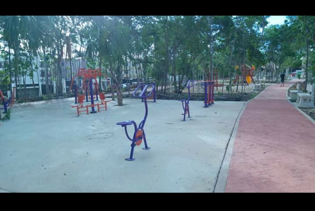 Juegos infantiles y area de recreación