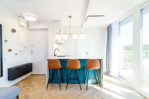 GREEN SHINE Loft w/Fireplace and Balcony By Cohost