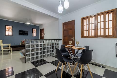 Casa Linda (Entire, Private and with Garage)