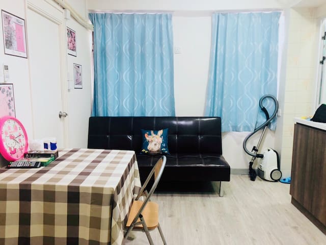 佐敦地鐵站2分鐘 溫馨全新裝修兩房 全新傢電床品住9人  光猛通爽 jordan mtr 2min