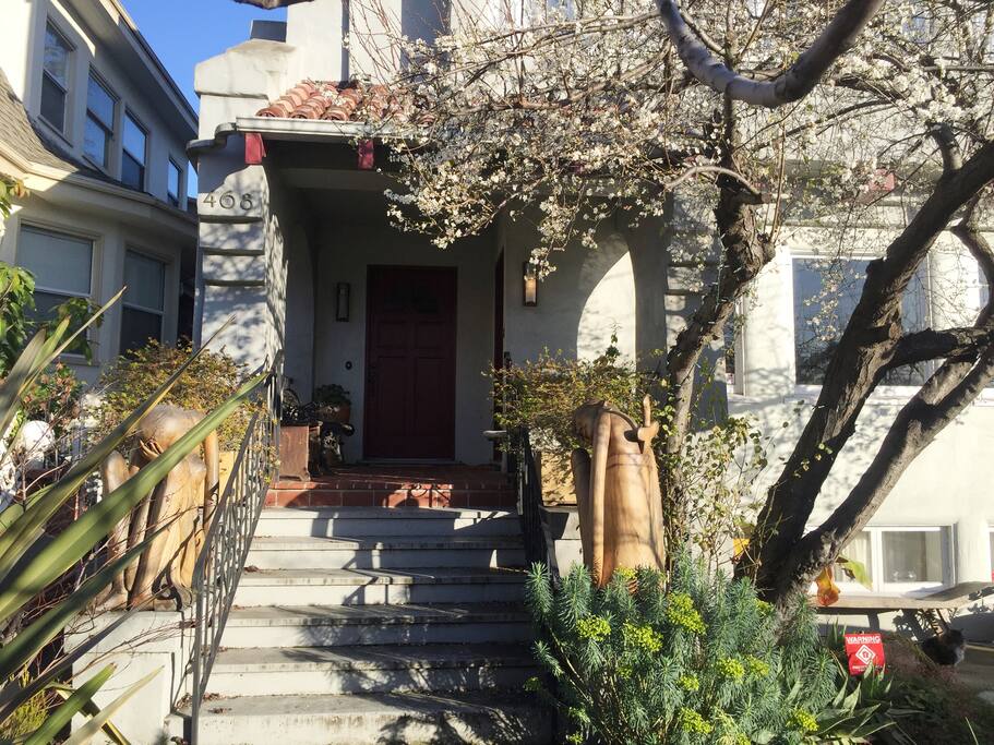 2 Br/1Bath Bright-Spacious Flat-Lake Merritt