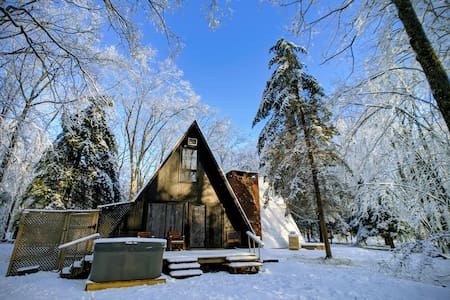 The Alpine A-Frame with Skiing & Hot tub!