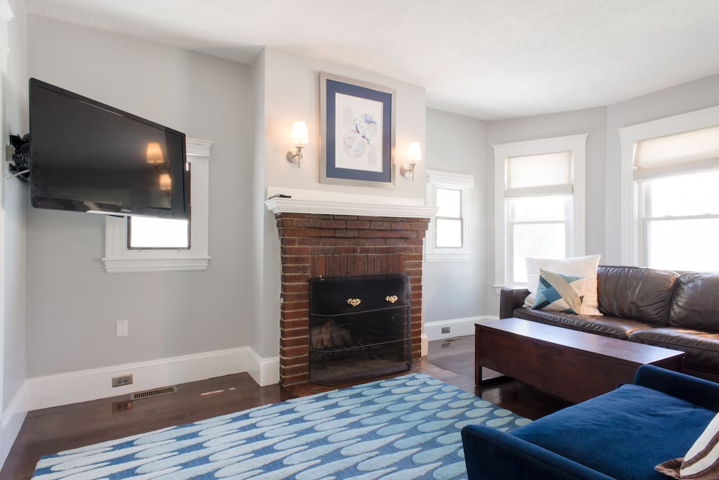 You may watch TV, please see the House Manual for instructions. Feel free to relax in the living room. Please DO NOT use the fireplace.