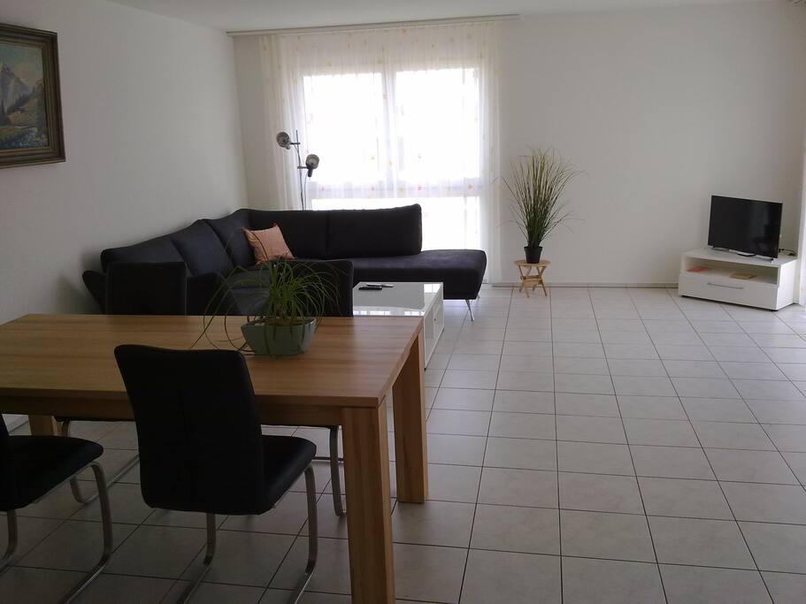 Wohnzimmer mit Esstisch