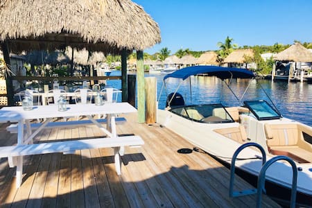 Tiny house on the water. Pool, beach, dock, kayaks