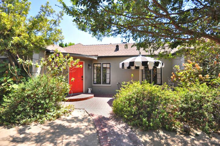 Pool home in fantastic location in Los Feliz!!! gallery image 5
