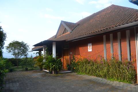 Gelatik Red Flower Villa