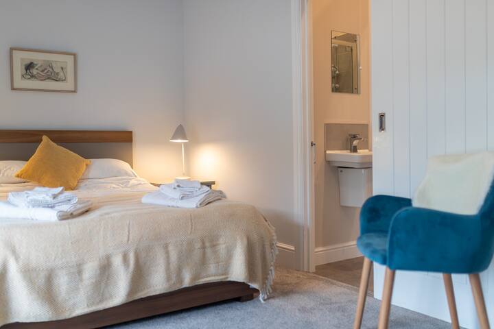 Dormitorio doble con baño Jack y Jill.