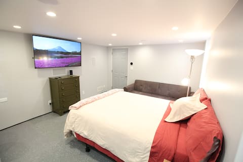 Modern Suite with Private Bath, Entrance, Laundry