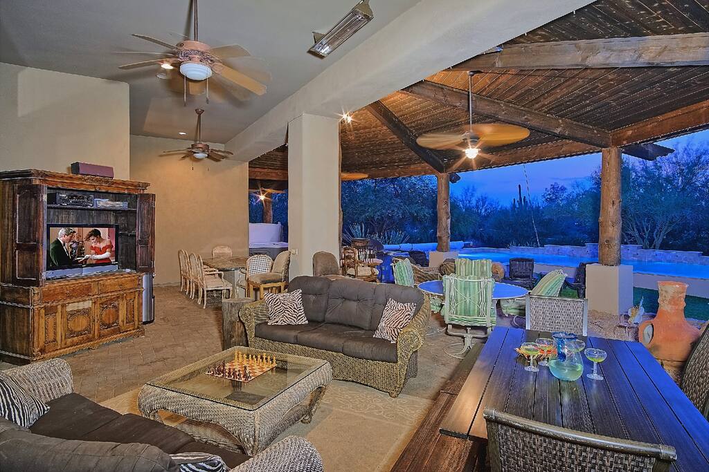 CLIMATE CONTROLLED COVERED PATIO - SEATING FOR OVER 30 GUESTS
