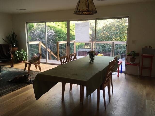 Knoll Avenue Modern gallery image 4