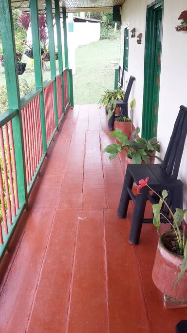 Casa con mas de 60 años de historia, piso en madera.