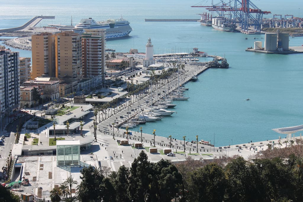 VISTA DESDE EL CASTILLO DE GIBRALFARO A 2.5 KM DE LA CASA